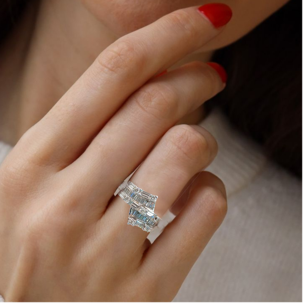 Women's diamond ring